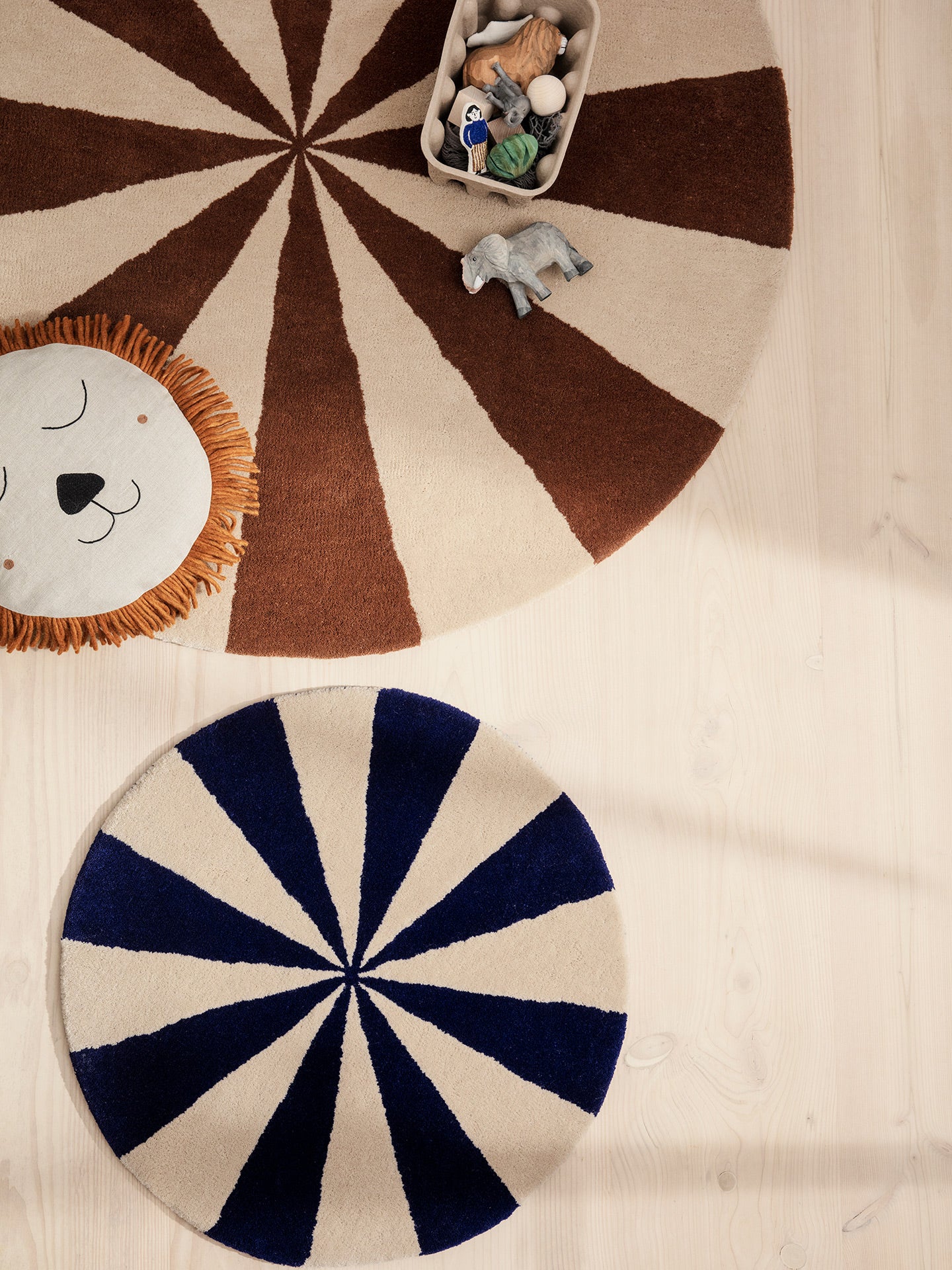 Arch Tufted Rug - Bright Blue/Off-White - Image 3