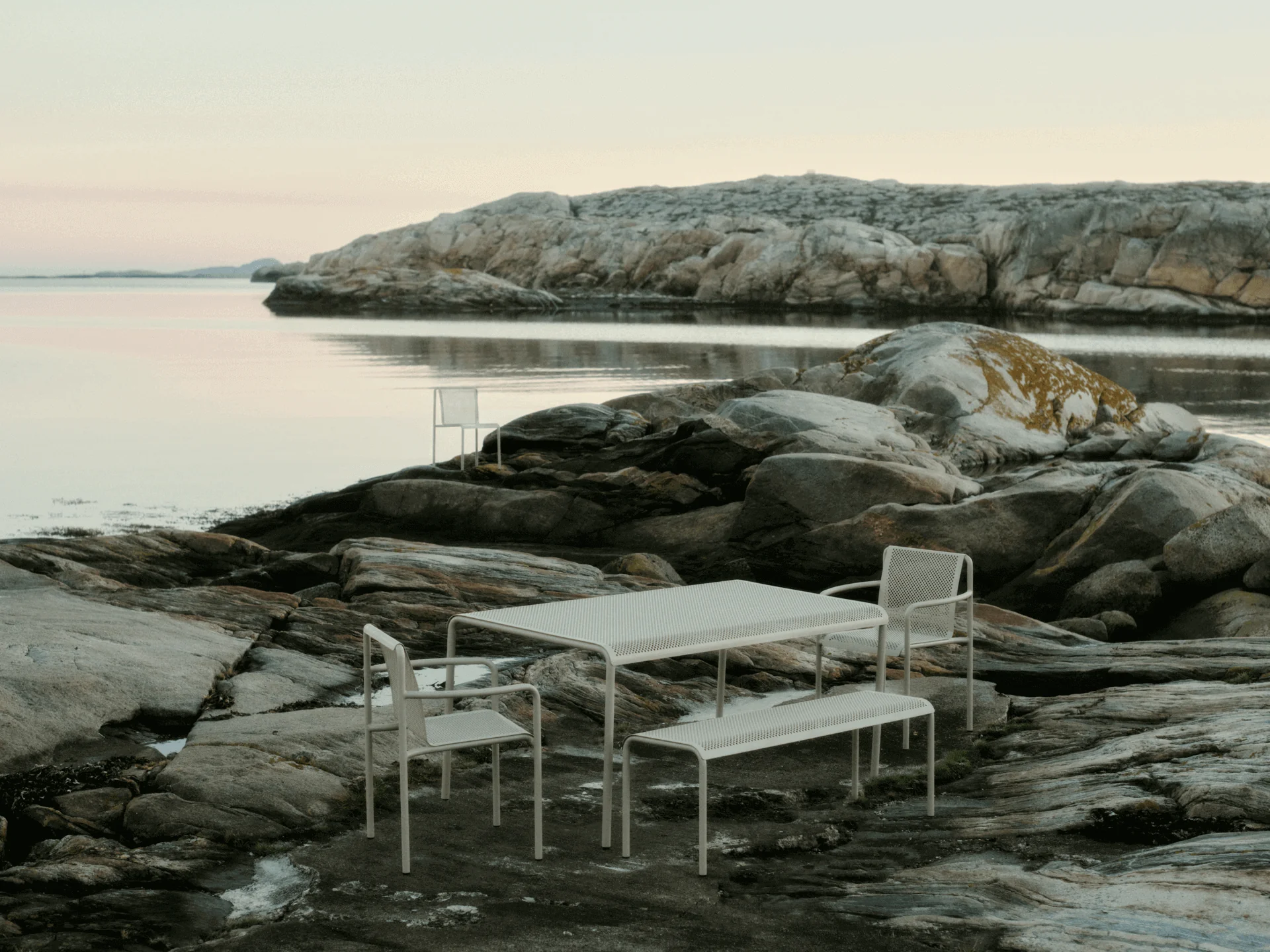 Dapple Bench - Cashmere - Image 2