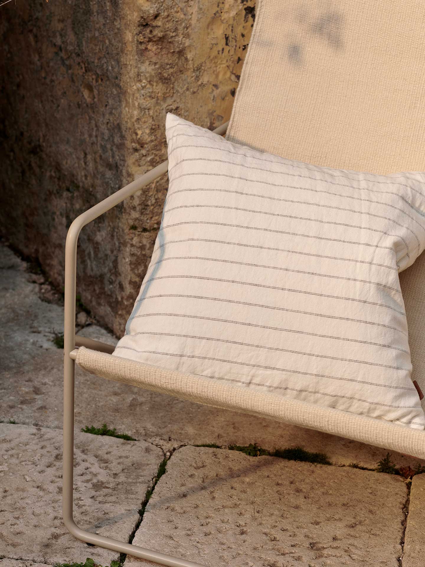 Grand Cushion - Off-white/Chocolate - Image 2