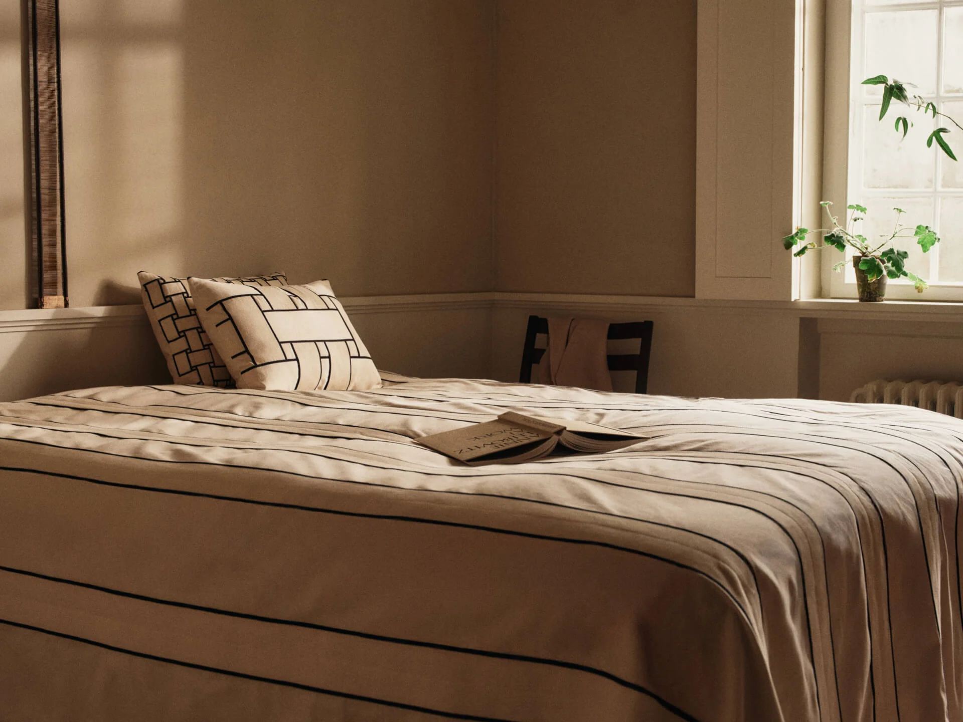 Lattice Cushion - Rectangular - Off-White/Black - Image 3