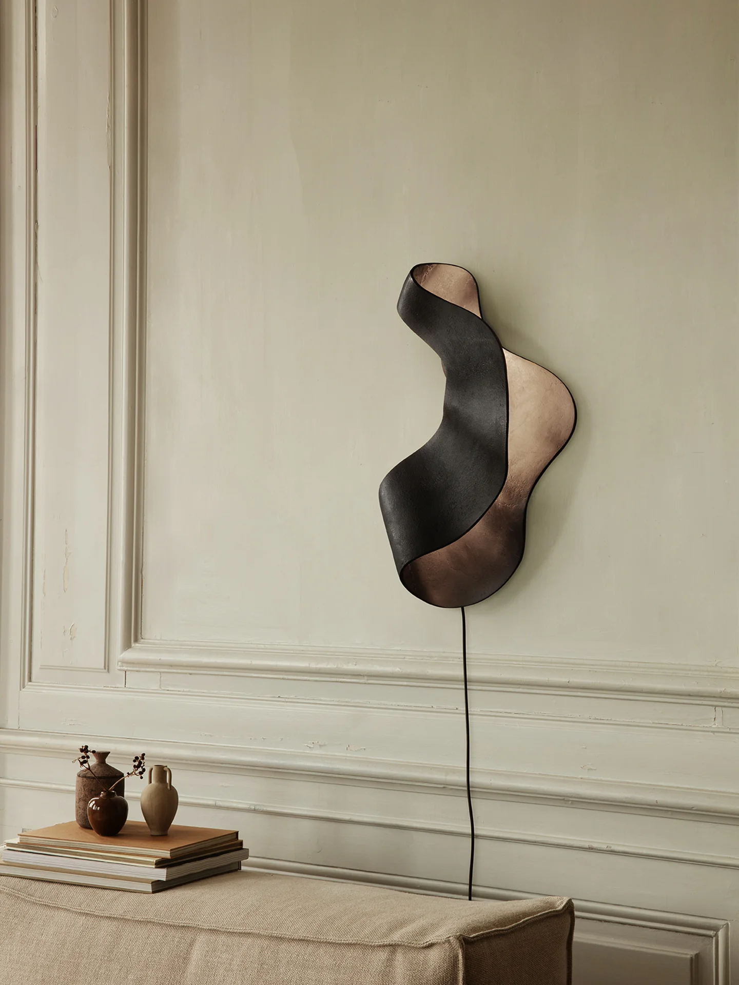 Oyster Wall Lamp - Black - Image 2
