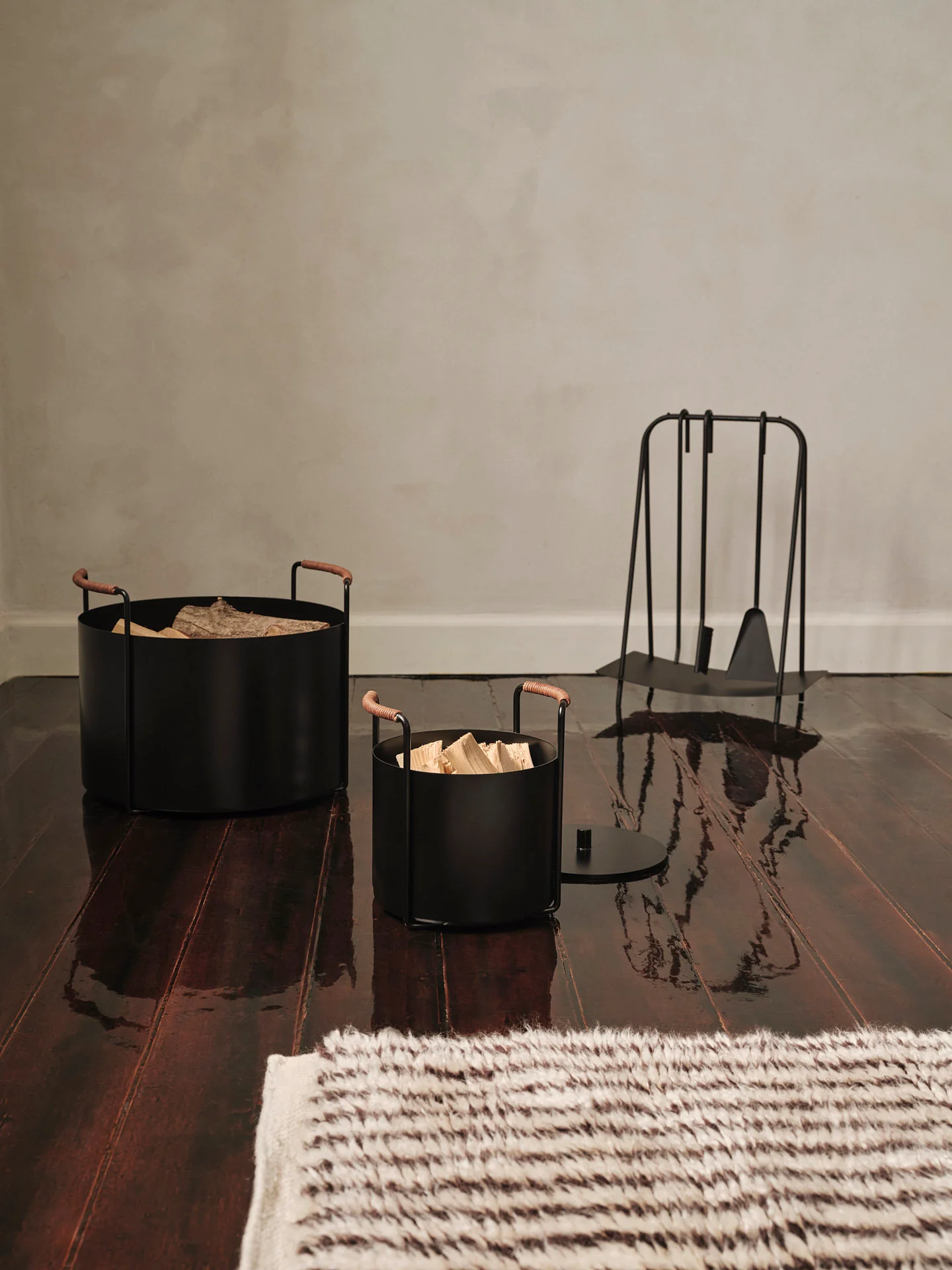 Port Firewood Bucket - Black - Image 4