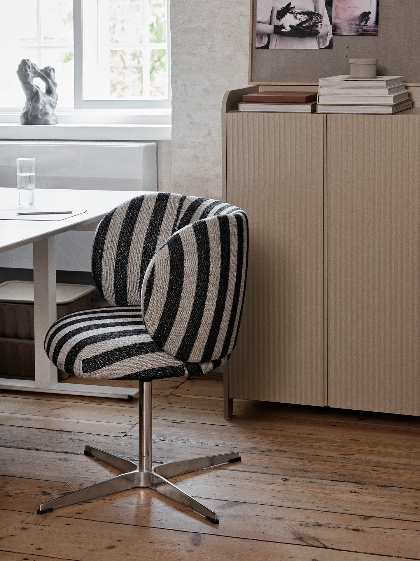 Rico Dining Chair - Swivel - Louisiana - Sand/Black - Image 3